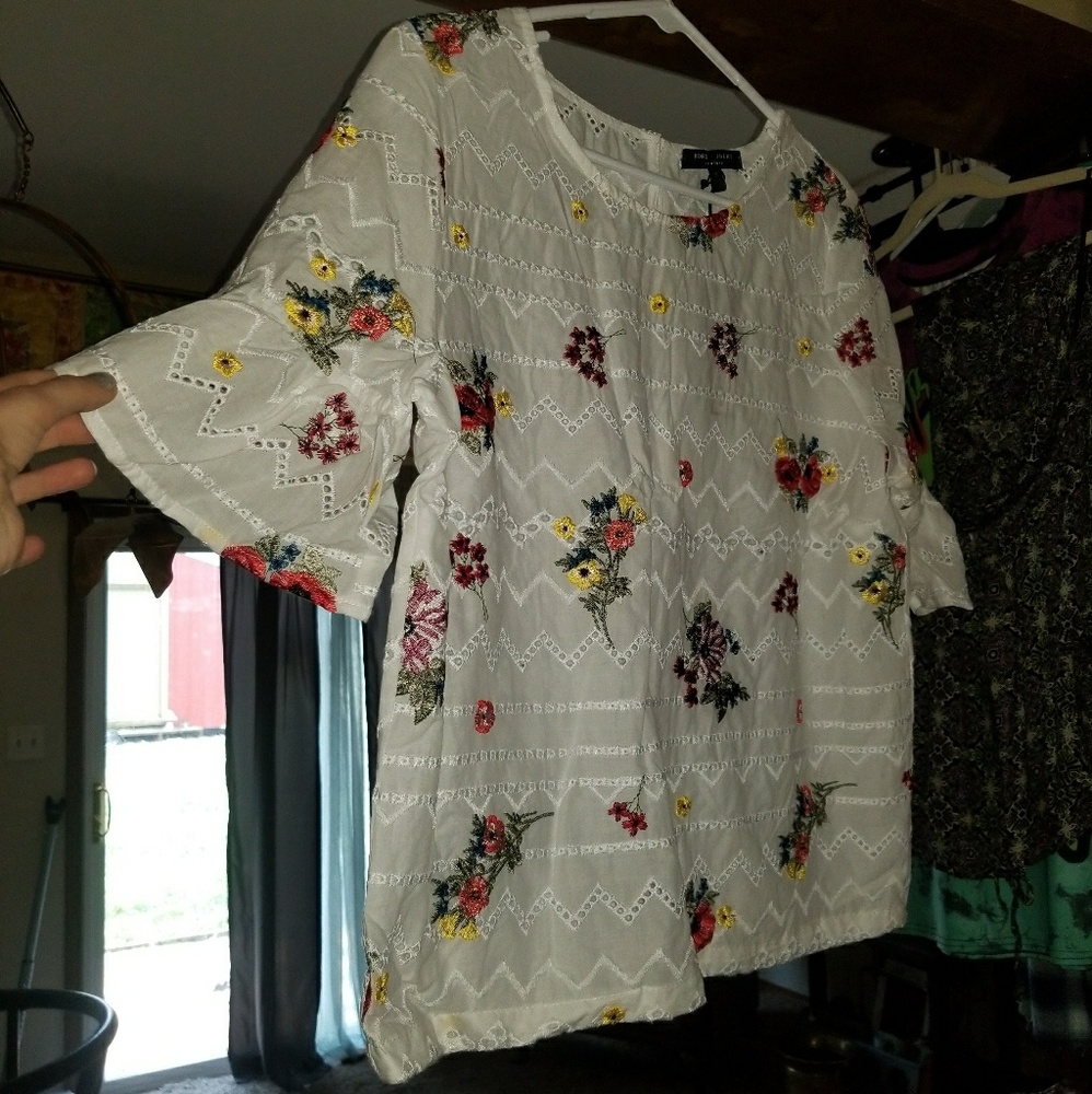 Romeo & Juliet Couture Embroidered Blouse